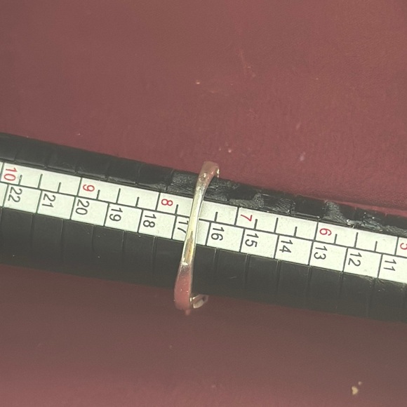 Elegant Pink Gemstone Ring - Picture 5 of 9